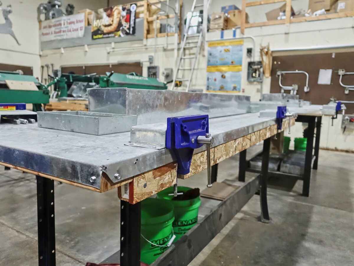 Construction Classroom – Workstations with vices-RS